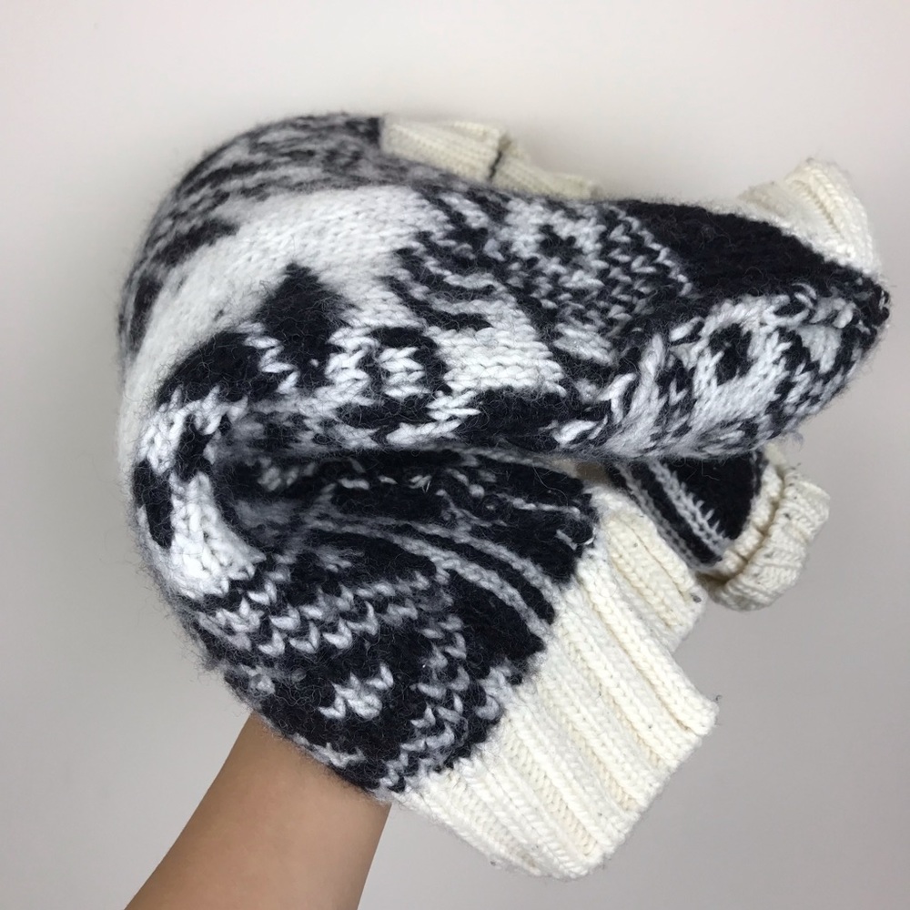 Free people snowflake sweater!! ❄️😍 - Picture 5 of 8